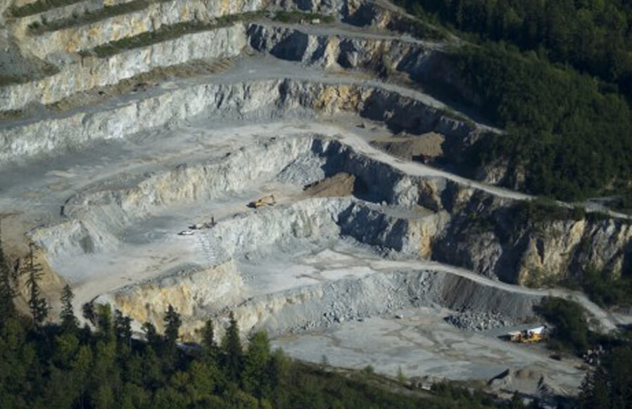 Aggregate treatment plant from Baioni quarry