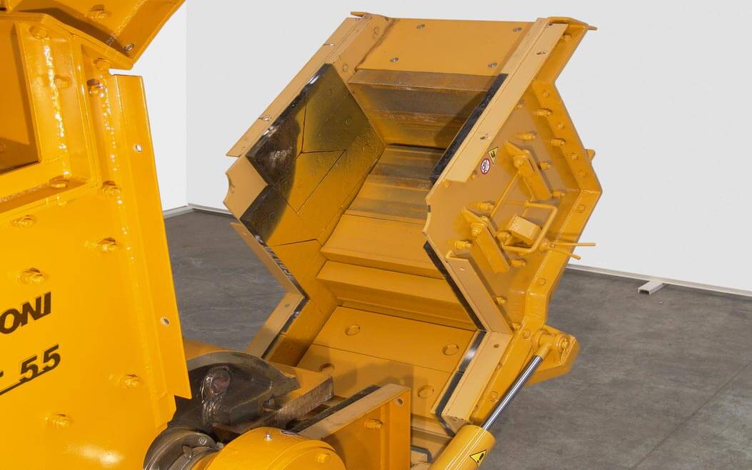 Reversible impact crusher MIT open casing detail